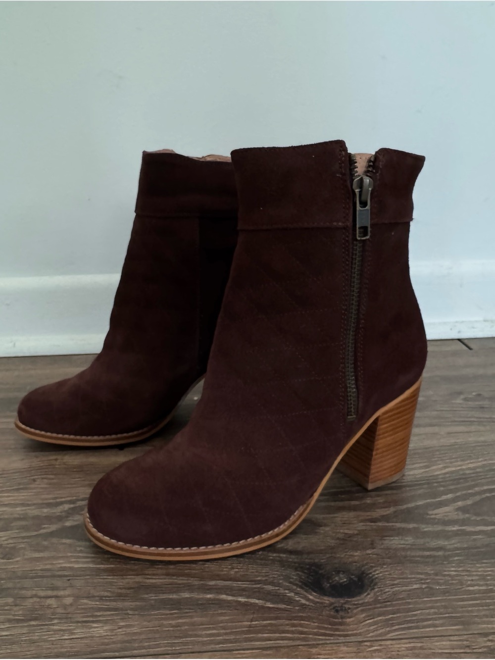 Chocolate Brown Quilted Suede Housw of Harlow Ankles Boots 7.5